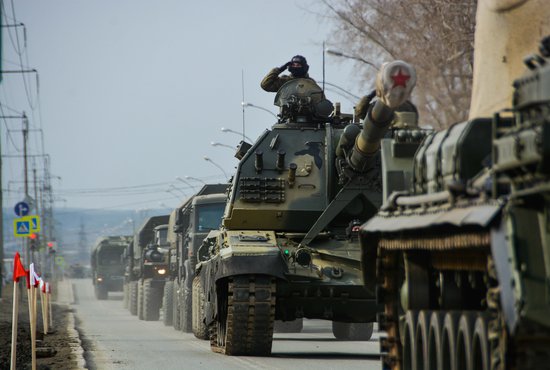 В ходе тренировки военные отрабатывали синхронность скорости движения и сохранение дистанции. Фото: Галина Соловьёва