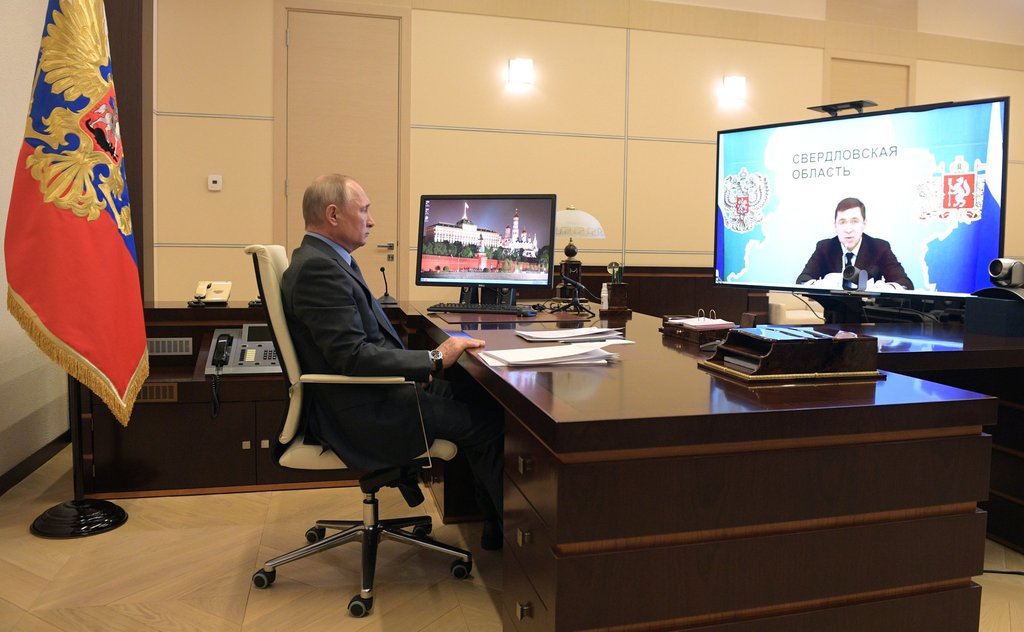 Владимир Путин и Евгений Куйвашев провели встречу онлайн