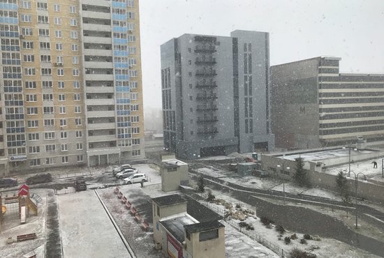 В разных районах города образовался снежный покров. Фото: Ирина Порозова