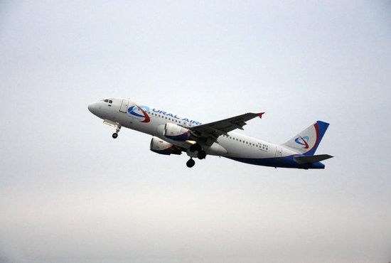 В Кольцово самолёт  «Уральских авиалиний» приземлилось около трёх часов ночи.  Фото: Евгения Скачкова