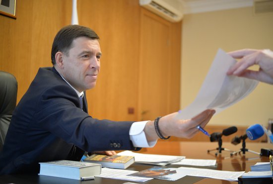 Евгений Куйвашев заявил, что масочный режим будет действовать на всей территории региона. Фото: Павел Ворожцов