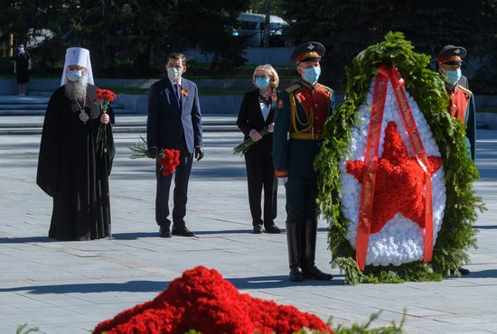 Участники почтили память павших в годы Великой Отечественной войны. Фото: департамент информполитики Свердловской области