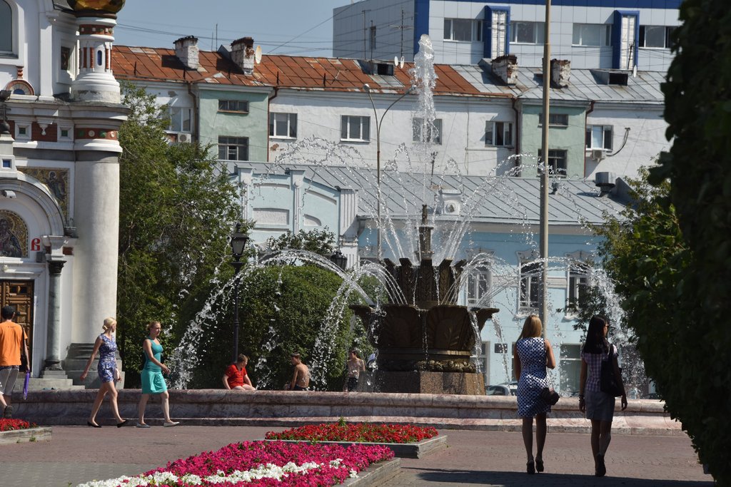 Фонтан "Каменный цветок" на площади Труда
