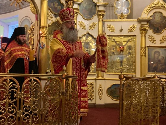 Митрополит Кирилл совершил всенощное бдение в Иоанно-Предтеченском кафедральном соборе уральской столицы.