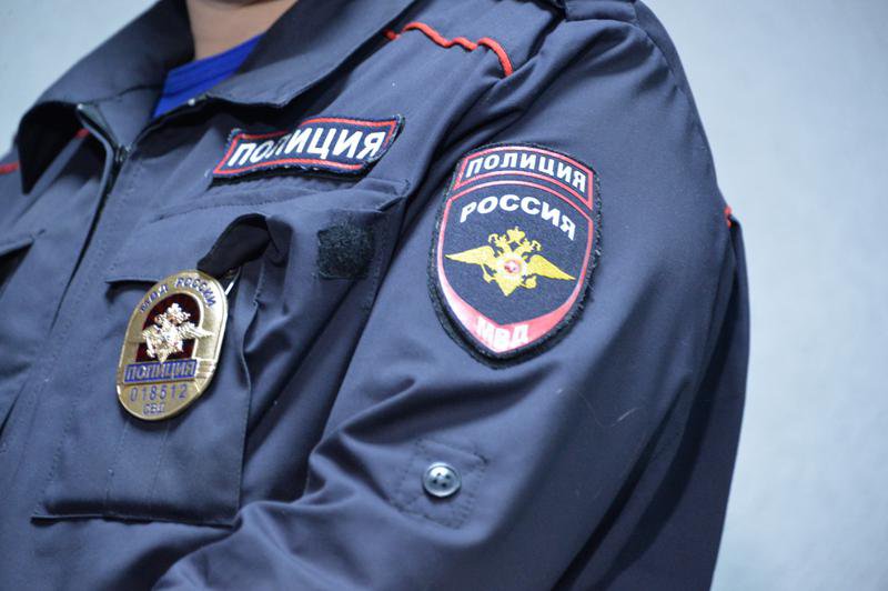 В Екатеринбурге полиция задержала мужчину, укравшего с заправки 40 плиток шоколада