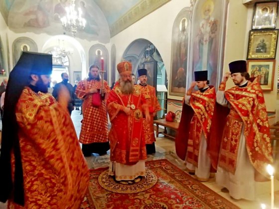 Митрополит Кирилл совершил Божественную литургию в Иоанно-Предтеченском кафедральном соборе.