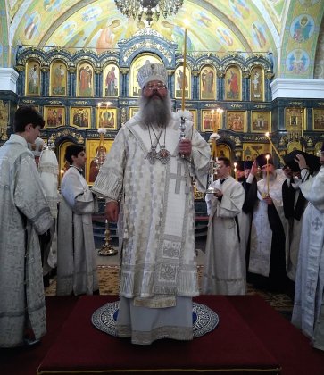 Митрополит Кирилл совершил всенощное бдение в Свято-Троицком кафедральном соборе Екатеринбурга.