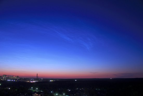 Наблюдать серебристые облака можно в северной части неба, с 23:00 до рассвета. Фото: Владилен Санакоев