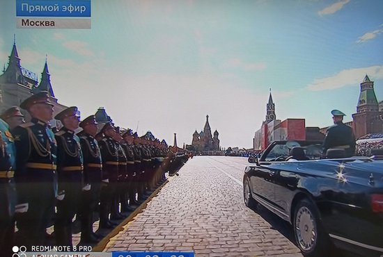 Парад в Москве показывают все федеральные телеканалы. Фото: трансляция Парада по Первому каналу