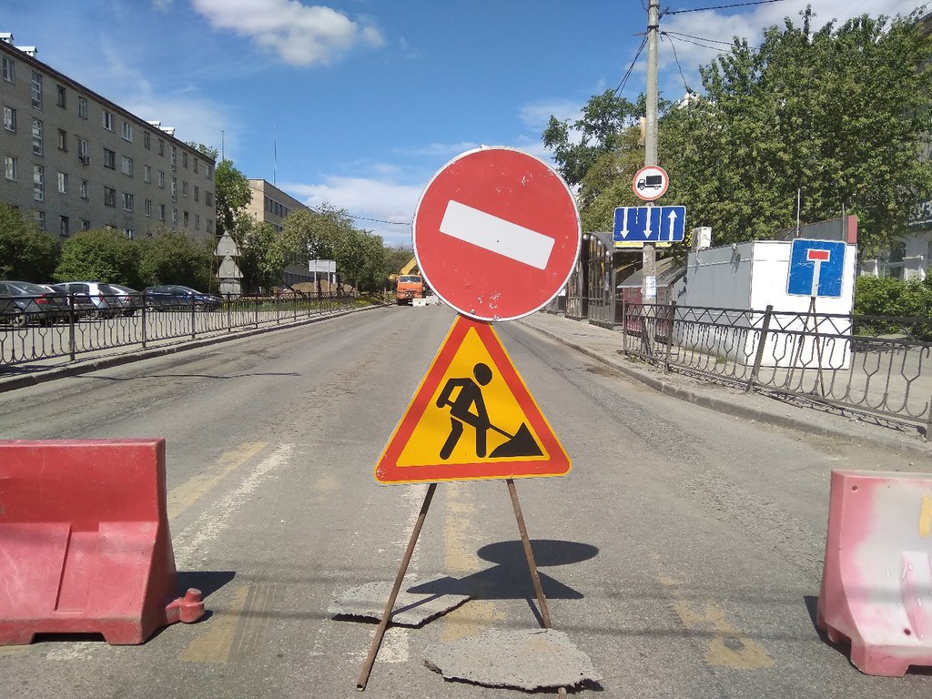 Движение трамваев на перекрёстке ул. Фрезеровщиков и Старых Большевиков закрыто до 1 августа, а троллейбусов до 28 августа.