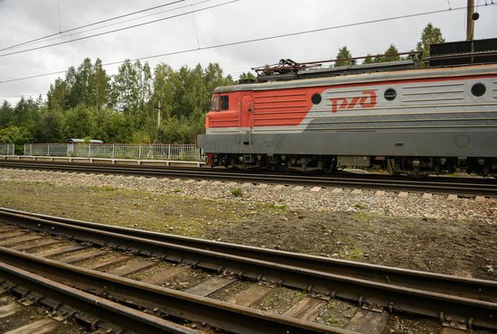 В перечень включили пассажирские перевозки железнодорожным, а также морским и внутренним водным транспортом. Фото: Алексей Кунилов