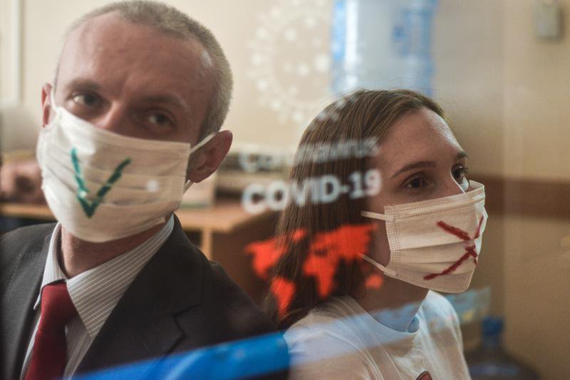 Третий день подряд коронавирусом заболели менее семи тысяч россиян.