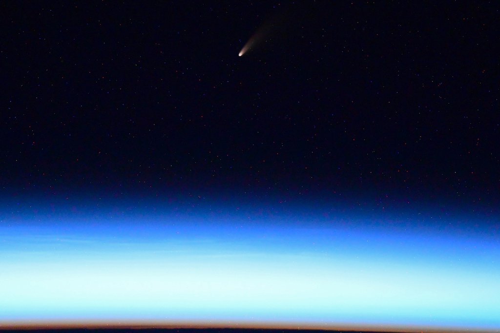 Самая яркая комета за последние 7 лет