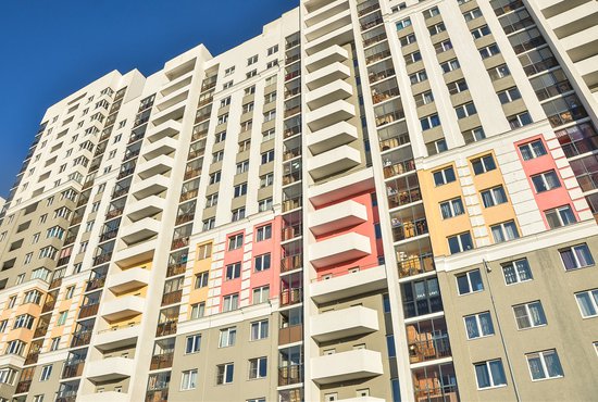 По словам Владимира Путина, строительной отрасли необходимо стремиться к такой цене на жильё, которая будет "по карману людям". Фото: Галина Соловьёва