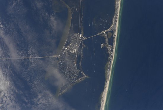 Приводнение американского космического корабля произошло в Мексиканском заливе. Фото: космонавт Роскосмоса Иван Вагнер