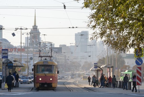 В Екатеринбурге ради ремонта трамвайных путей закроют движение транспорта по участку проспекта Ленина. Фото: Павел Ворожцов