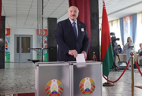 Александр Лукашенко баллотируется на высший пост уже в шестой раз. Фото: администрация президента Белоруссии