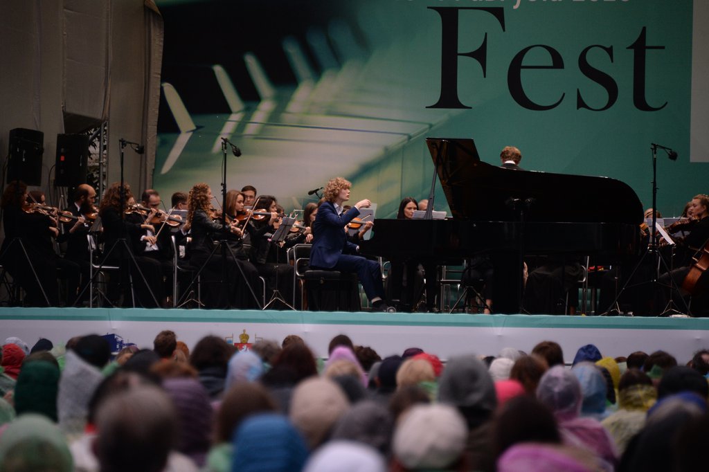 Уральский молодёжный симфонический оркестр и Иван Бессонов открыли фестиваль Green Royal Fest