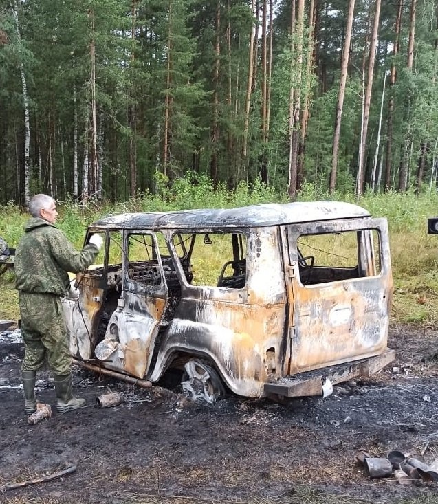Под Сысертью браконьеры открыли огонь по бойцам СОБРа и сожгли машину охотинспекторов.