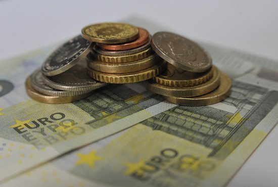 Центральный банк России установил курс евро на 2 октября на уровне 90,72 рубля. Фото: Алексей Кунилов.