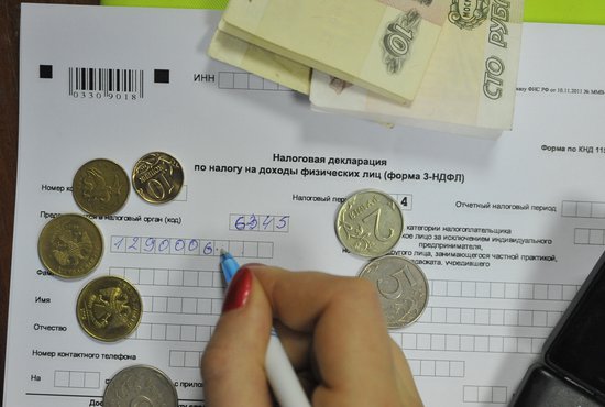 С 1 января 2021 года ставка налога на доход, превышающий 5 млн рублей в год, вырастет с 13% до 15%. Фото: Алексей Кунилов.