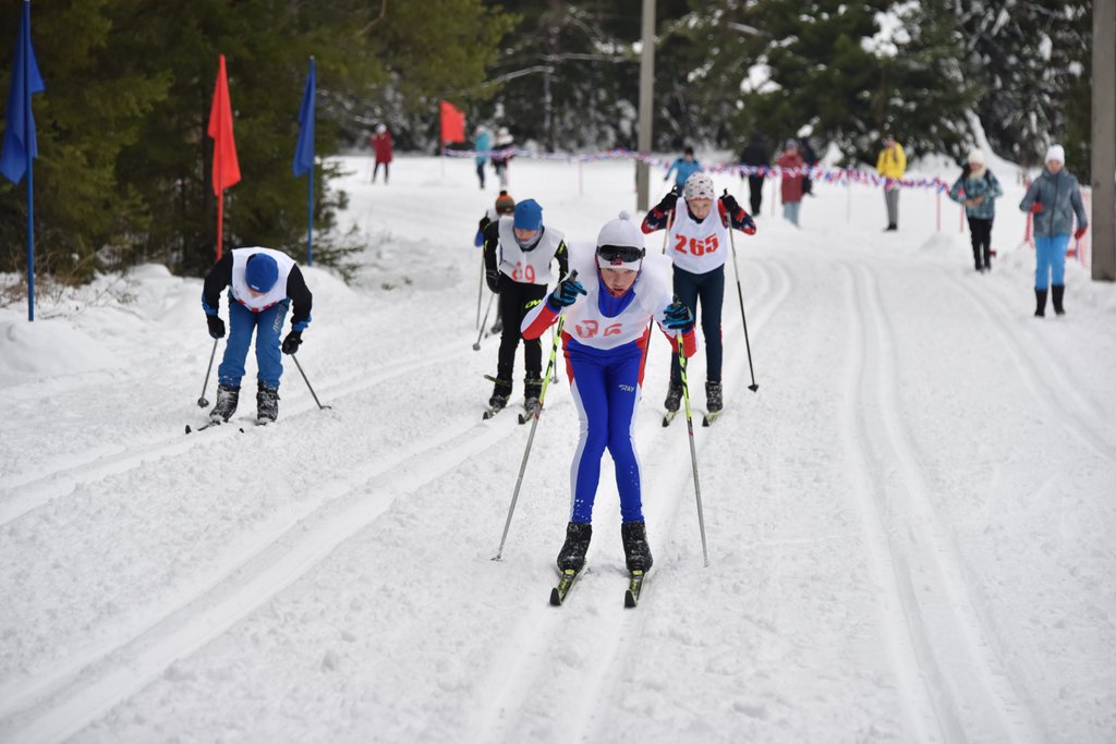 На Урале традиционным массовым видом спорта многие годы остаются лыжные гонки. Фото: Алексей Кунилов