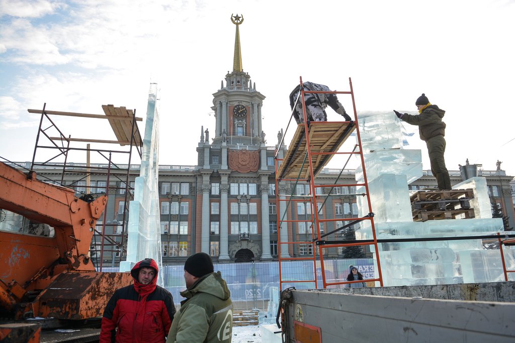 Строительство ледового городка на площади 1905 года в Екатеринбурге