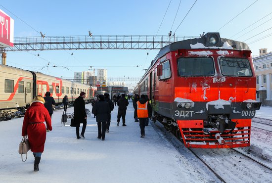 В графике 2020/2021 годов на Свердловской железной дороге будет курсировать 78 пар поездов дальнего следования. Фото: Владимир Мартьянов.