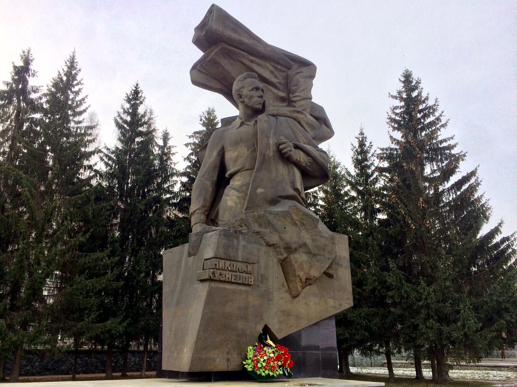 памятник Николаю Кузнецову