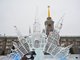 На главной площади Екатеринбурга кипит работа: смотрим, как возводятся ледяные скульптуры. Фото: Галина Соловьёва.