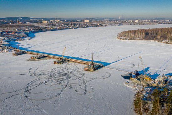 Зима – не помеха строительству моста в Нижнем Тагиле. Фото: Илья Колесов