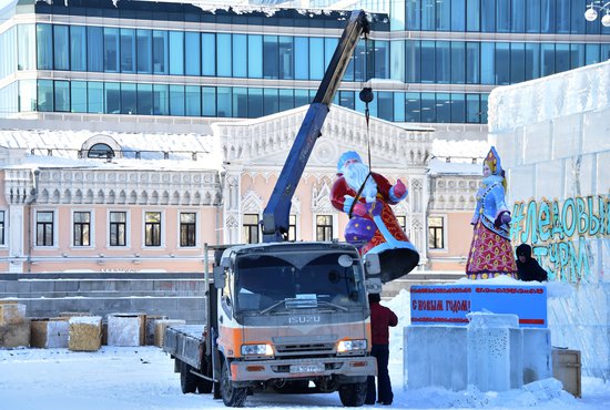 Главный ледовый городок Екатеринбурга посетили 30 тысяч человек. Фото: Алексей Кунилов.