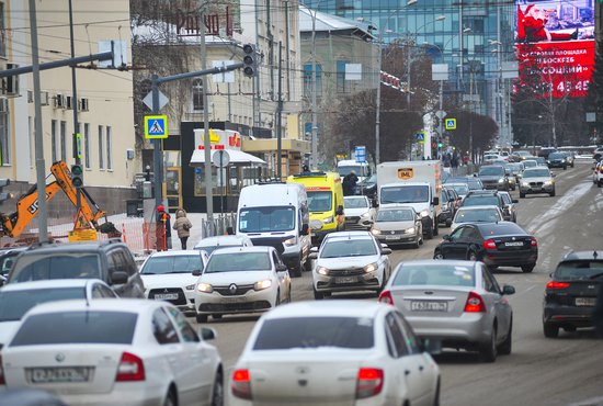 В уральской столице продолжают проявляться проблемы с движением транспорта. Фото: Галина Соловьёва.