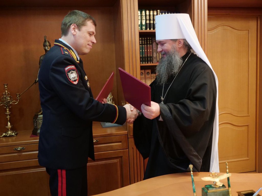 Владыка провёл встречу с начальником УрЮИ генерал-майором полиции Романом Павленковым.