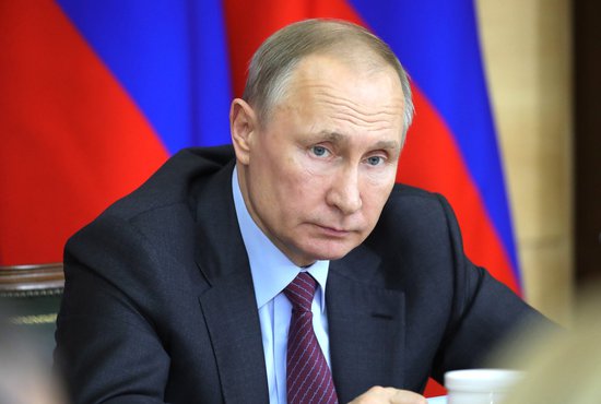 Владимир Путин внёс в Госдуму законопроект, предполагающий снятие возрастного ограничения для назначаемых президентом госслужащих. Фото: пресс-служба Кремля