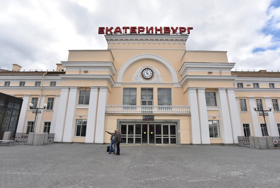 Прокуратура заинтересовалась обрушением потолка на железнодорожном вокзале Екатеринбурга. Фото: Алексей Кунилов.