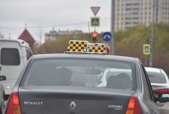 Свердловские автоинспекторы за день выявили 150 нарушений в работе такси. Фото: Алексей Кунилов.