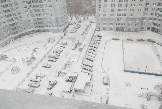 Город сковало ледяной коркой и замело снегом. Фото: Валентин Тетерин