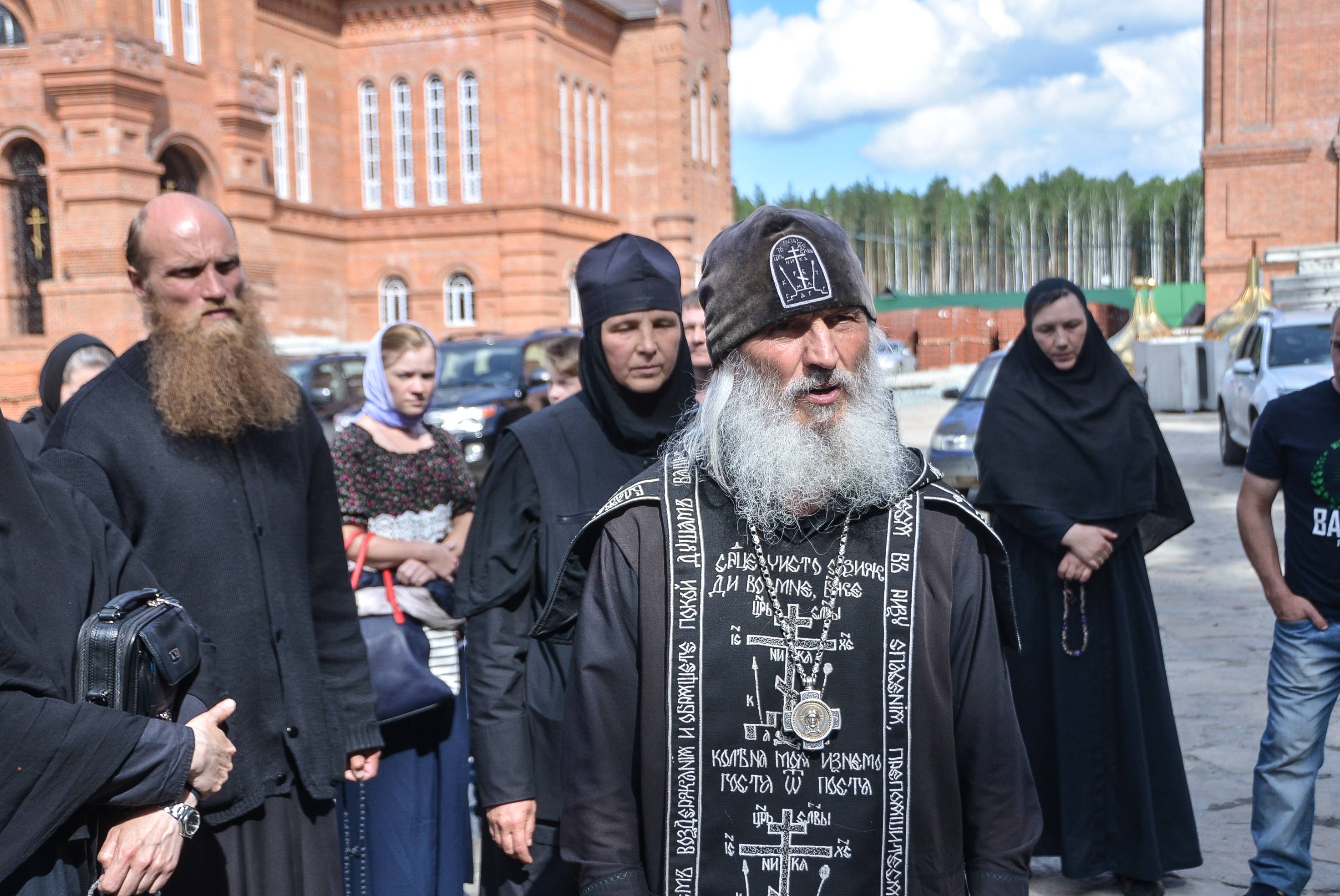 Движение против церкви. Монах Силуан Среднеуральский женский монастырь. Священник Среднеуральский женский монастырь.