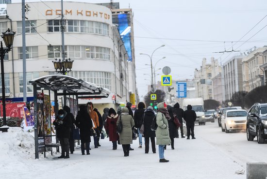 В 30-градусные морозы общественный транспорт не спешил в пассажирам. Фото: Галина Соловьёва.