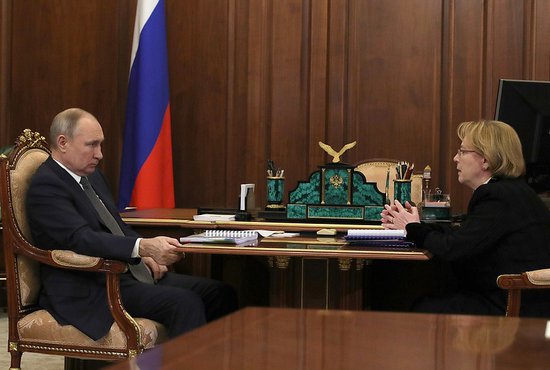 Владимир Путин провёл рабочую встречу с главой Федерального медико-биологического агентства Вероникой Скворцовой. Фото: пресс-служба Кремля.
