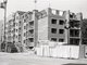 Строительство домов по улице Мамина-Сибиряка, 104 и Энгельса, 21, 1970 год. Дом, где жили Ельцины, находился справа от них под углом в 90 градусов. Фото: ГАСО / Г. Мокрушин