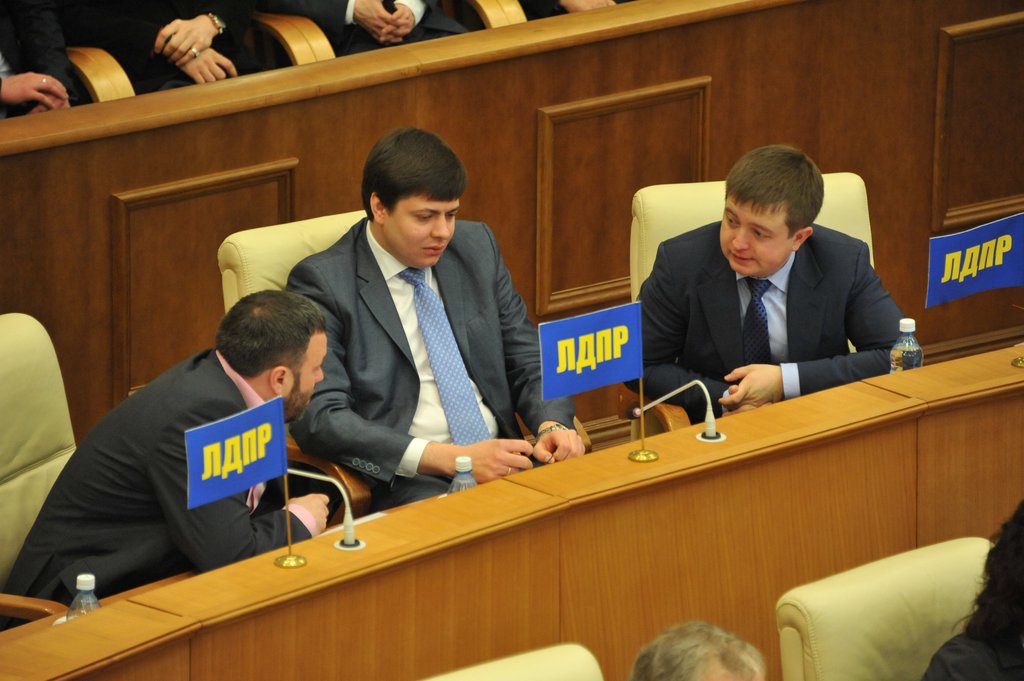 ранее партию ЛДПР покинул лидер фракции в Законодательном собрании Свердловской области Михаил Зубарев.