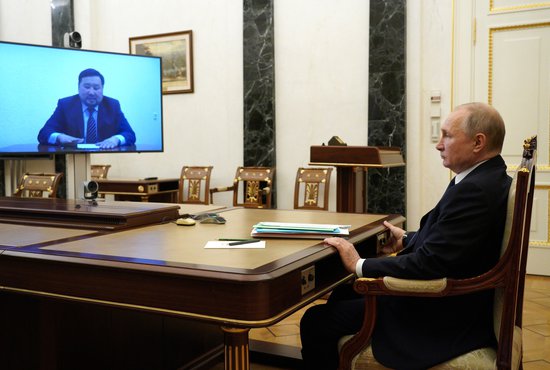Также российский лидер провёл встречу по видеосвязи с врио главы Республики Тыва. Фото: пресс-служба Кремля.