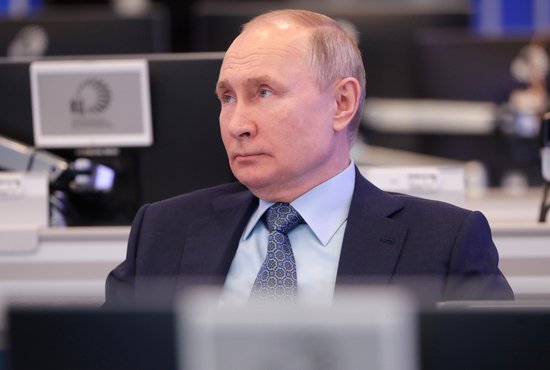 Владимир Путин выразил надежду, что благодаря активной вакцинации населения пандемия COVID-19 вскоре отступит. Фото: пресс-служба Кремля.