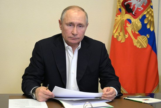 Российский лидер отметил, что сейчас на органы местного самоуправления возложены очень ответственные задачи. Фото: пресс-служба Кремля.