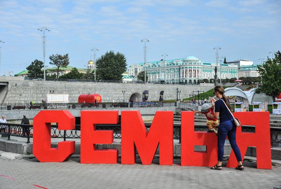 Площадку развернут в самом центре уральской столицы - в Историческом сквере. Фото: Галина Соловьёва.