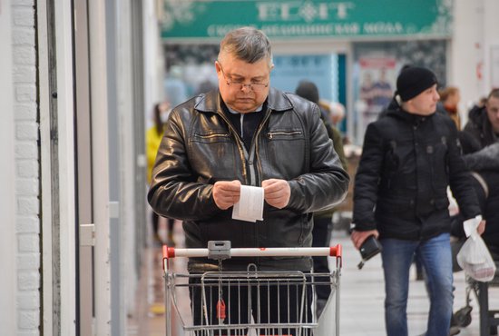 Уральцы стали чаще закупаться в крупных торговых сетях, так как цены там, как правило, ниже, чем в других магазинах. Фото: Галина Соловьёва