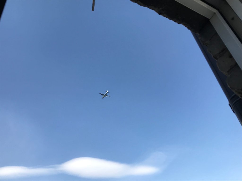 Самолёт в небе, вид из окна