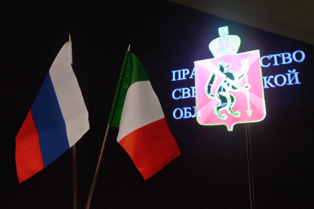 Флаги Италии и России